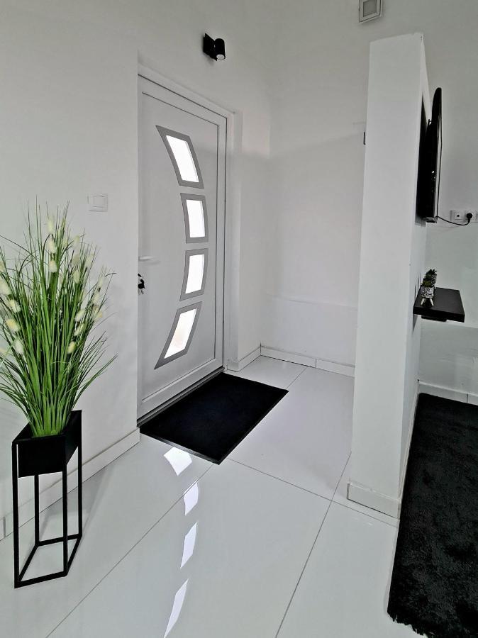 Airport Luxury Apartman 42 เวคชีส์ ภายนอก รูปภาพ