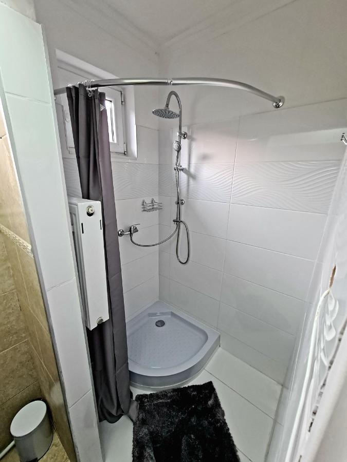 Airport Luxury Apartman 42 เวคชีส์ ภายนอก รูปภาพ