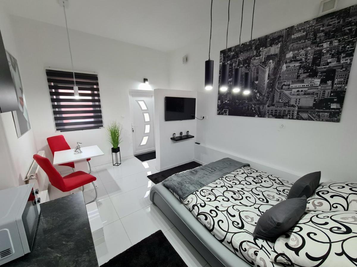 Airport Luxury Apartman 42 เวคชีส์ ภายนอก รูปภาพ